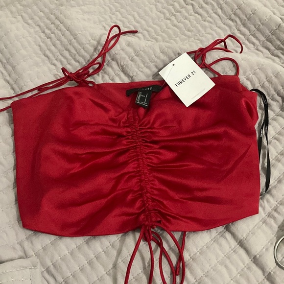 Cute red flora crop top ! Condition worn 0 brand new - Picture 1 of 4